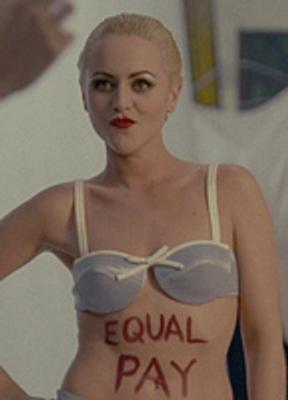 Jaime Winstone Bikini Breasts 233508
