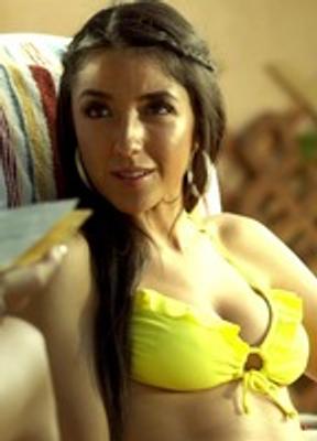 Yvette Yates Bikini Breasts 234717