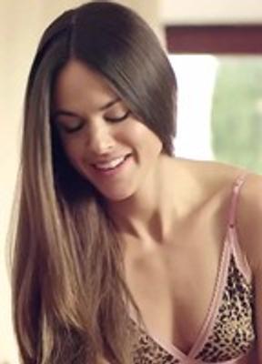 Sarah Butler Bikini Breasts 292453