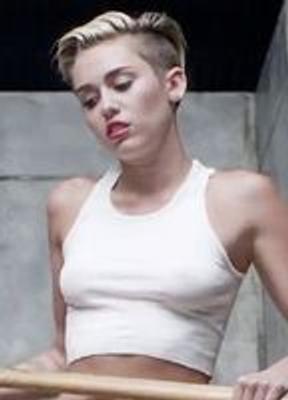 Miley Cyrus Childhood Star Musician Bikini Breasts 217170