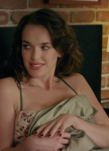 Elizabeth Henstridge Hot Scenes 228090