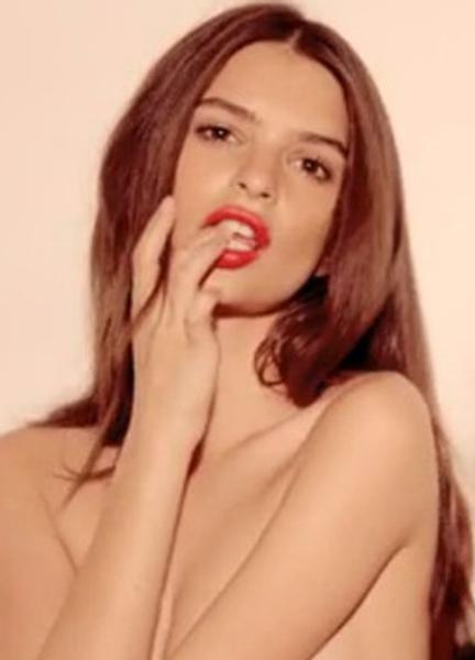 Emily Ratajkowski Nude Photos 218229