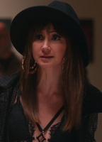 Kimiko Glenn Breasts Lesbian 272304