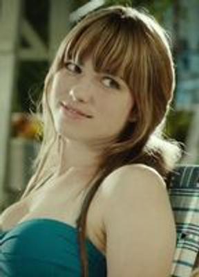 Jacqueline Byers Bikini Breasts 223833