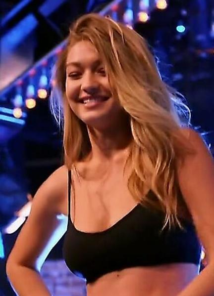 Gigi Hadid Nude 221100