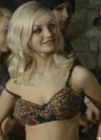 Donna Reading Sexy Underwear 243960