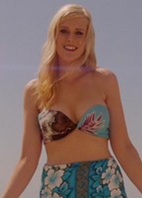 Janet Varney Bikini Sexy 225327