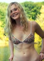 Elle Fanning Childhood Star Bikini Breasts 275178