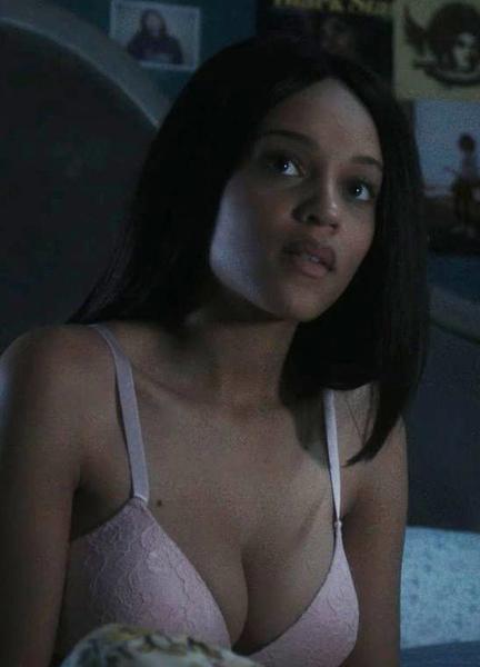 Sexy Reign Edwards 223356