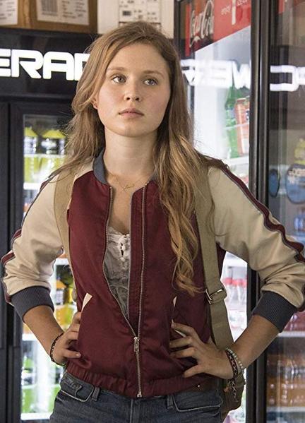 Sexiest Eliza Scanlen Scenes 223035