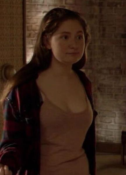 Emma Kenney Hot Scenes 217110