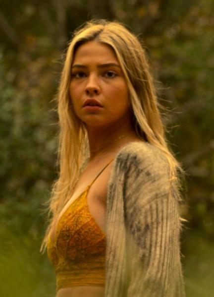 Sexiest Madelyn Cline Scenes 282335
