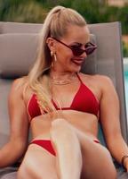 Lucy Martin Bikini Breasts 284952