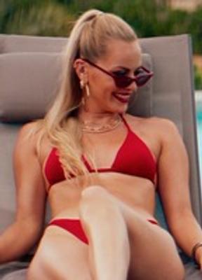 Lucy Martin Bikini Breasts 284952