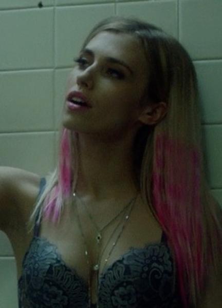 Genevieve DeGraves Nude Scenes 270435