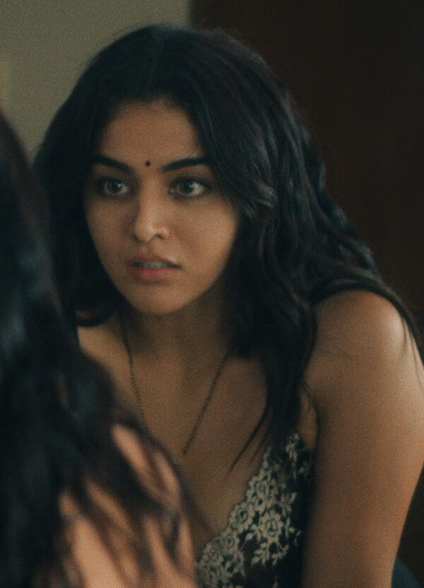 Wamiqa Gabbi Hot Scenes 289666