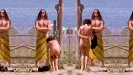 Asia Argento Naked in Viola bacia tutti. Butt, back exposed, beach. 570283
