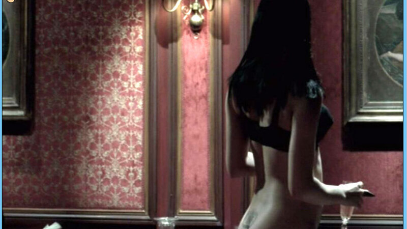 Violaine from Les Morsures de l'aube Naked. Butt, black bra, dark hair. 592571