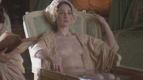 Marisa Berenson in Barry Lyndon (1975) Bush Bath Being Read To 700271