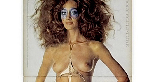 Marisa Berenson Nude in Diana Vreeland: The Eye Has to Travel. Breasts, curly hair, gold skirt. 724354