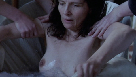 Juliette Binoche in Camille Claudel 1915 (2013) Breasts Bathtub Big Areolas 729534