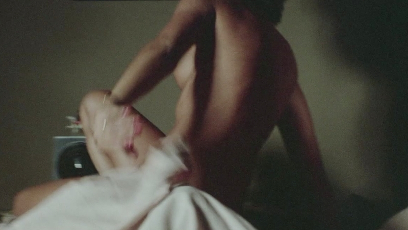 Jacqueline Bisset Nude in The Sunday Woman. Breasts, bed, left breast. 535948