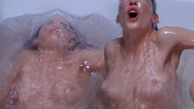 Lara Flynn Boyle Nude as Betty Johnson. Breasts, bathtub, brunette. 557192