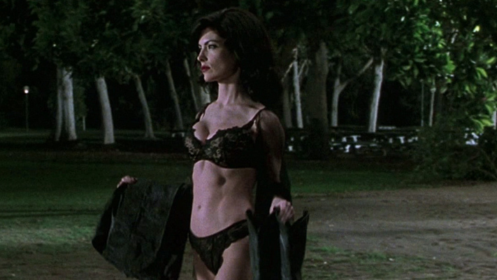 Hottest Lara Flynn Boyle Scene in Men in Black II. Underwear, SFW, black hair. 711752