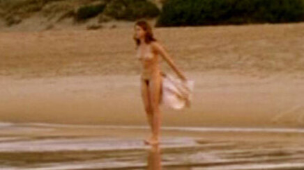 Hedy Burress Nude in Los anos barbaros. Breasts, Bush, beach, nude. 558976
