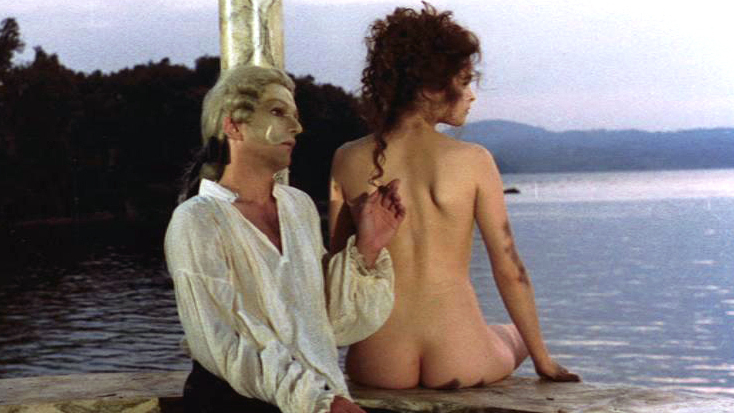 Iris from La maschera Naked. Butt, back exposed, brunette. 608273