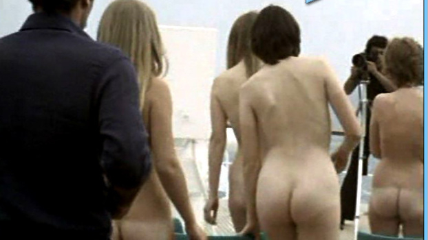 Kim Cattrall Naked in Rosebud. Butt, back exposed, beach. 537415