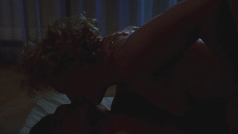 Glenn Close in Jagged Edge (1985) Sexy Couple In Bed Kissing 698745