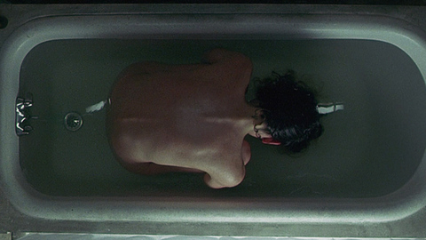 Jennifer Connelly in Requiem for a Dream (2000) Sexy Back Exposed Bathtub 675331