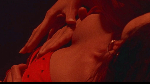 Penélope Cruz in Blow (2001) Sexy Brunette Cleavage 693654