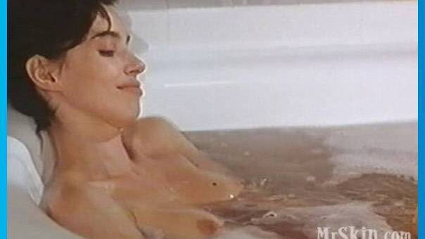 Elsa from À la folie Naked. Breasts, bathtub, black hair. 550049