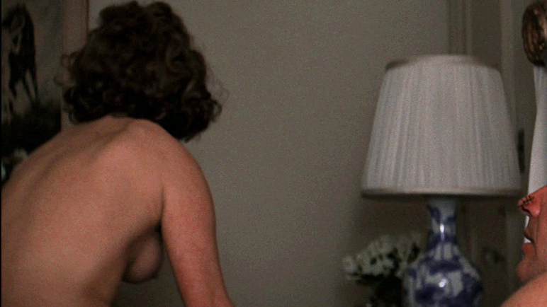 Faye Dunaway Nude as Evelyn Cross Mulwray. Breasts, back exposed, bed. 710288
