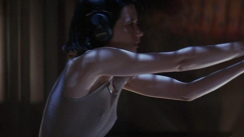 Bridget Fonda in Point of No Return (1993) Sexy Brunette Gun 678054