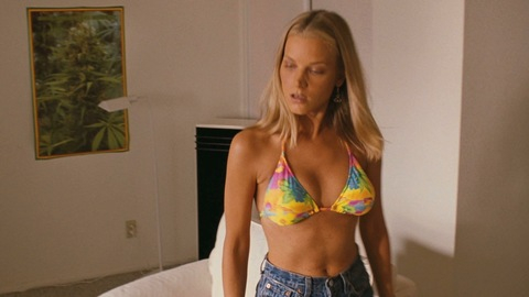 Hottest Bridget Fonda Scene in Jackie Brown. Bikini, SFW, blonde. 701630