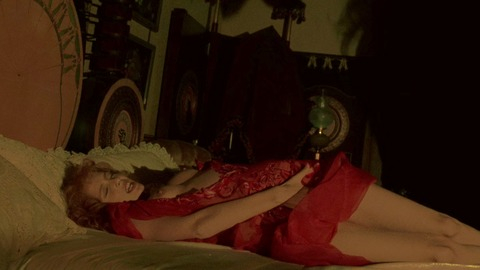 Sadie Frost Nude in Dracula. Breasts, Victorian era, in bed. 820426