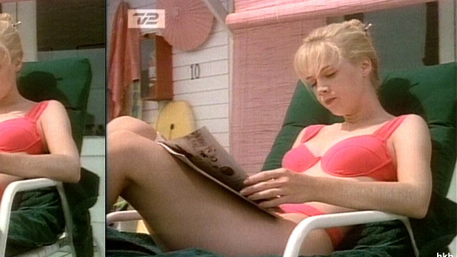 Sexiest Scenes of Kelly Taylor from Beverly Hills, 90210. Bikini, SFW, blonde. 653903