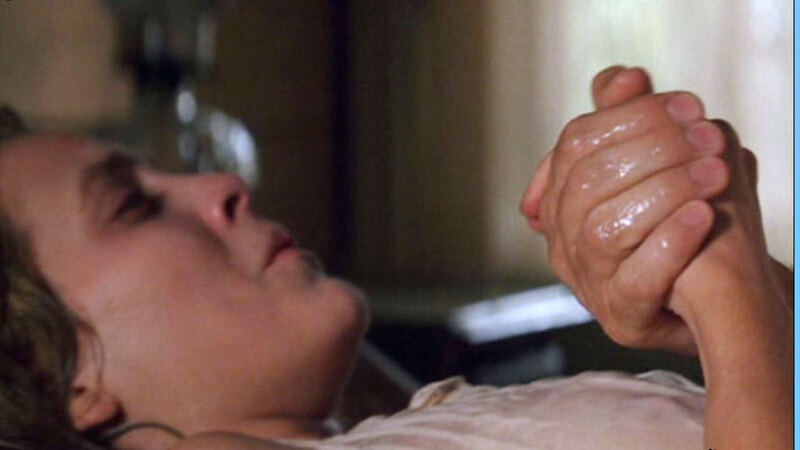 Sexiest Scenes of Urilla Sutherland from Wyatt Earp. Sexy, SFW, brunette. 542477