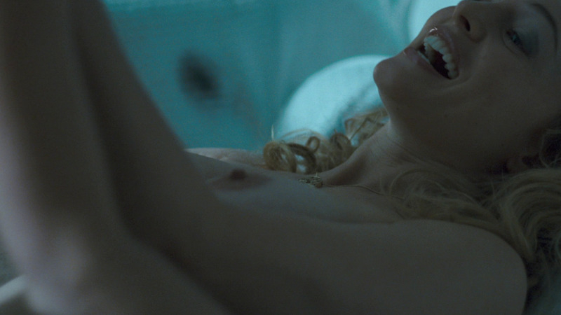 Heather Graham Nude as Beth Freemantle. Breasts, nude, on back. 808988