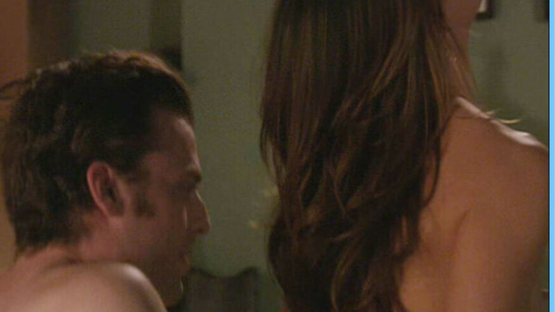 Brooke Langton Nude in Weeds. Breasts, back exposed, brunette. 662806