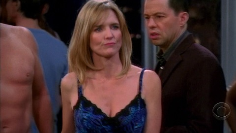 Courtney Thorne-Smith in Two and a Half Men (2003-2015) Sexy Blonde Blue Bra 733373