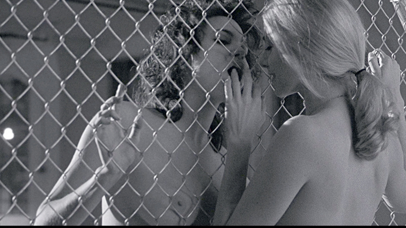 Angelina Jolie Nude as Gia Carangi. Breasts, Lesbian, behind fence, blonde. 701516