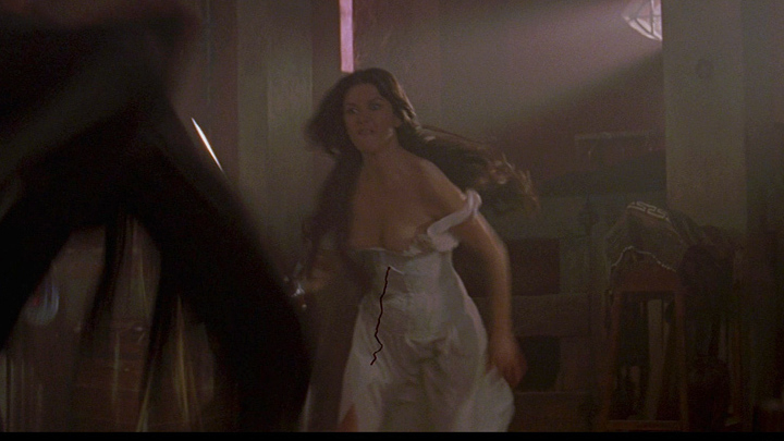 Sexiest Catherine Zeta-Jones Scene in The Mask of Zorro. Sexy, SFW, barn. 681049
