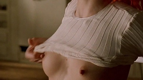 Leeloo from The Fifth Element Naked. Breasts, dreadlocks, hard nipples. 816113