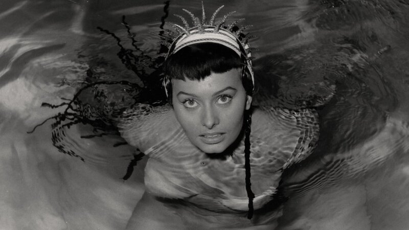 Sophia Loren Naked in Due notti con Cleopatra. Breasts, Prosthetic, black and white, black hair. 727249