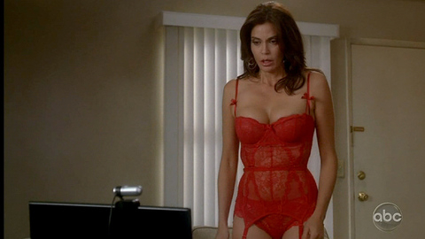 Teri Hatcher in Desperate Housewives (2004-2011) Sexy Brunette Cleavage 689989