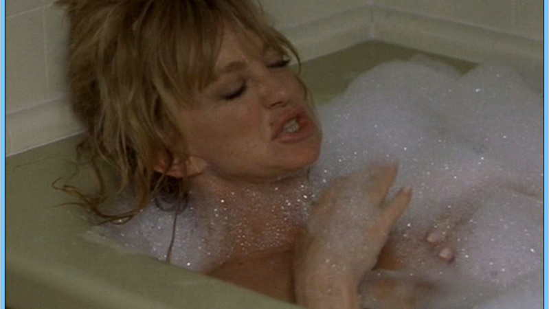 Nudes of Suzette from The Banger Sisters. Breasts, brunette, in bathtub. 599370